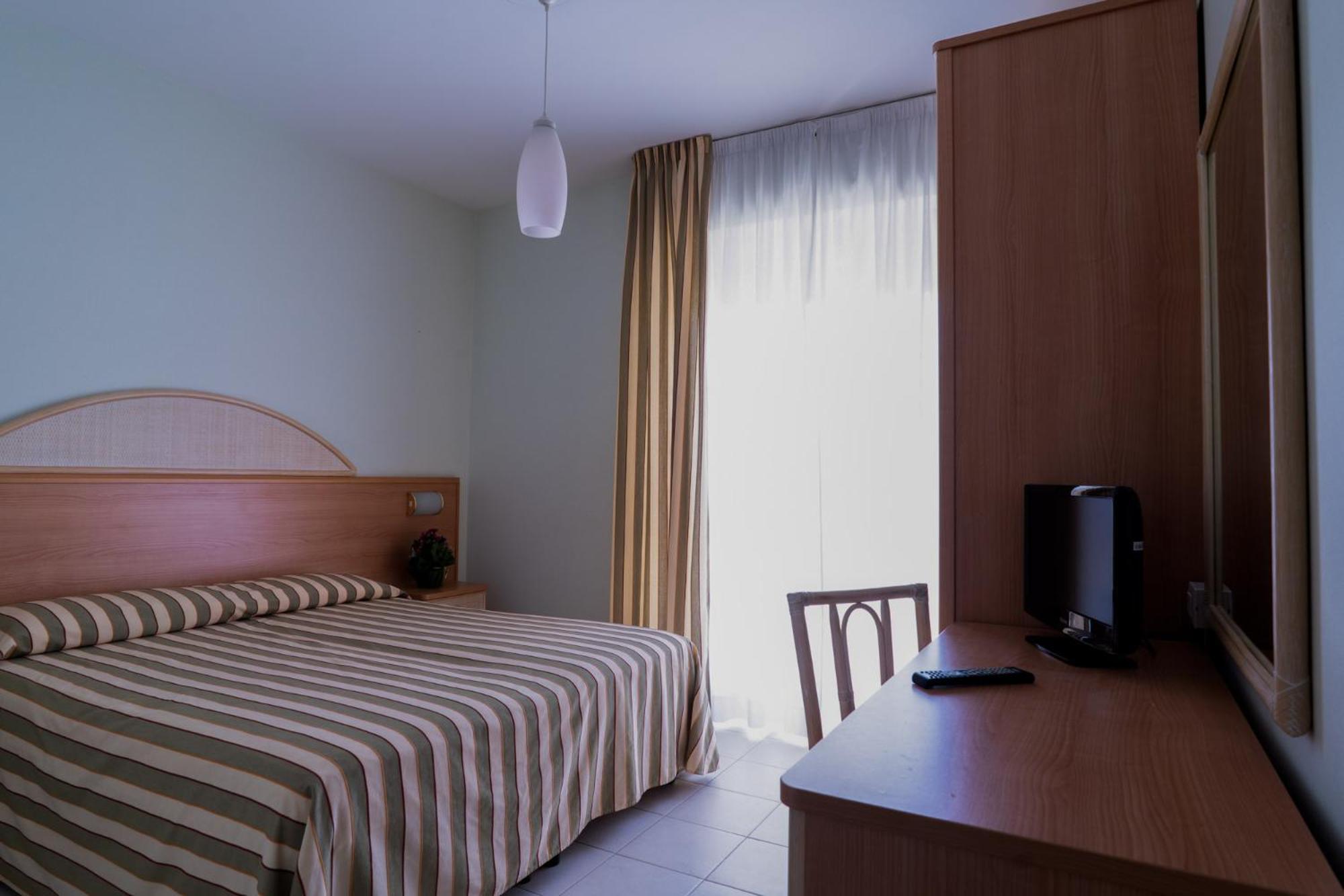 Hotel Jollino Pineto Exterior photo