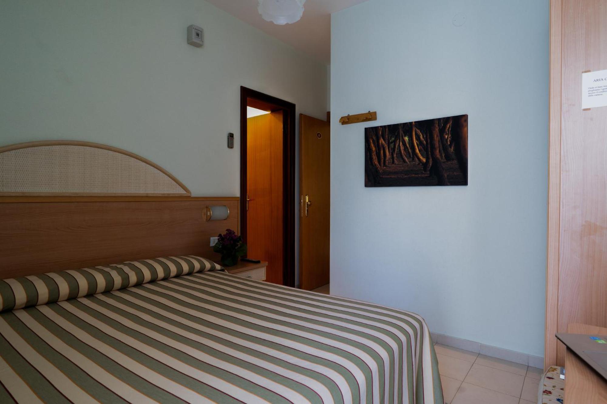 Hotel Jollino Pineto Exterior photo