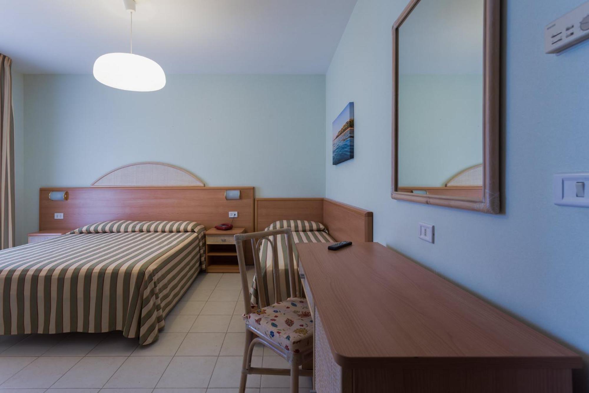 Hotel Jollino Pineto Exterior photo