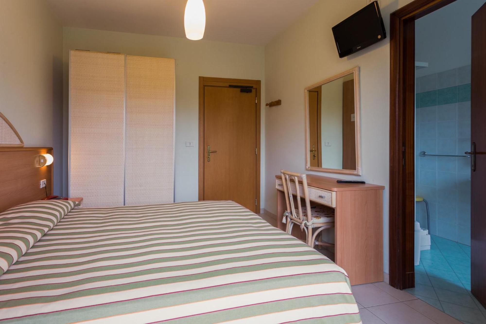 Hotel Jollino Pineto Exterior photo